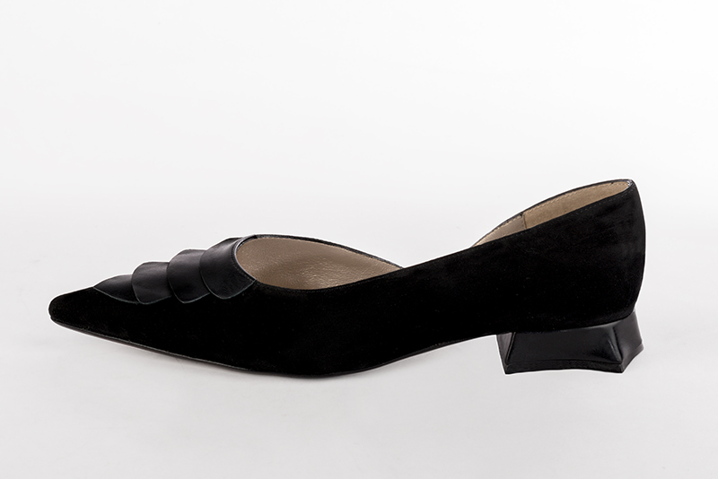 1 inch / 2.5 cm high flare heels. Profile view - Florence KOOIJMAN